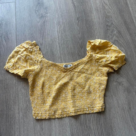 Hollister Tops - Hollister Yellow Smocked Puff Sleeve Crop Top Cottagecore M